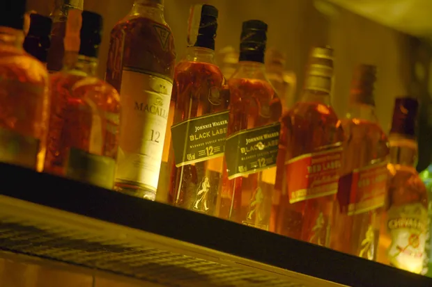 La botella en Loop Club: Servicio a la mesa con luces de bengala, porque sí.